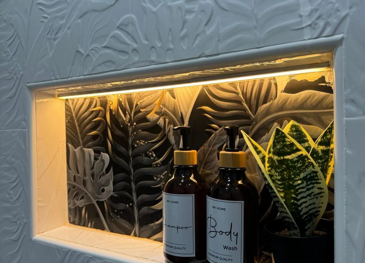 Stylish Balinimo Guest Room - King Bed, Free Netflix, Prime & Wi-Fi Near Bukit Mertajam Kubang Semang 0*,  Malaysia