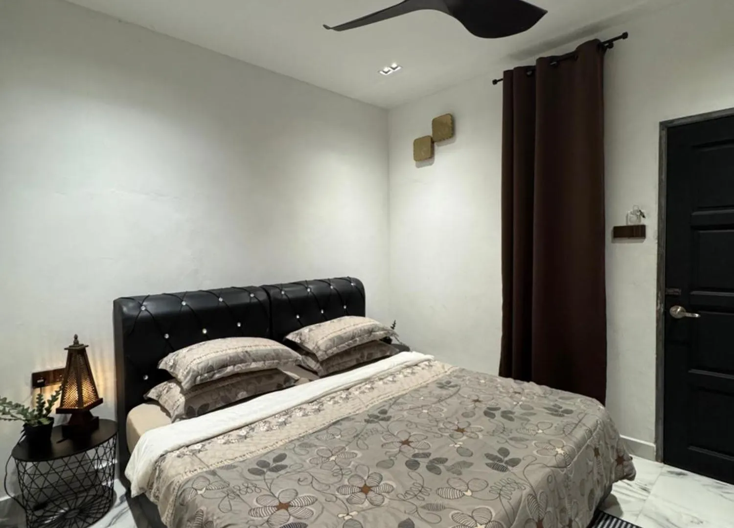 Stylish Balinimo Guest Room - King Bed, Free Netflix, Prime & Wi-Fi Near Bukit Mertajam location